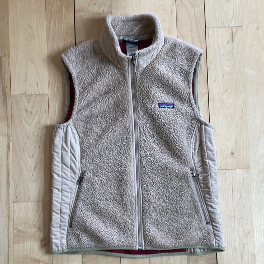Patagonia Medium woman’s Tan Fleece Vest